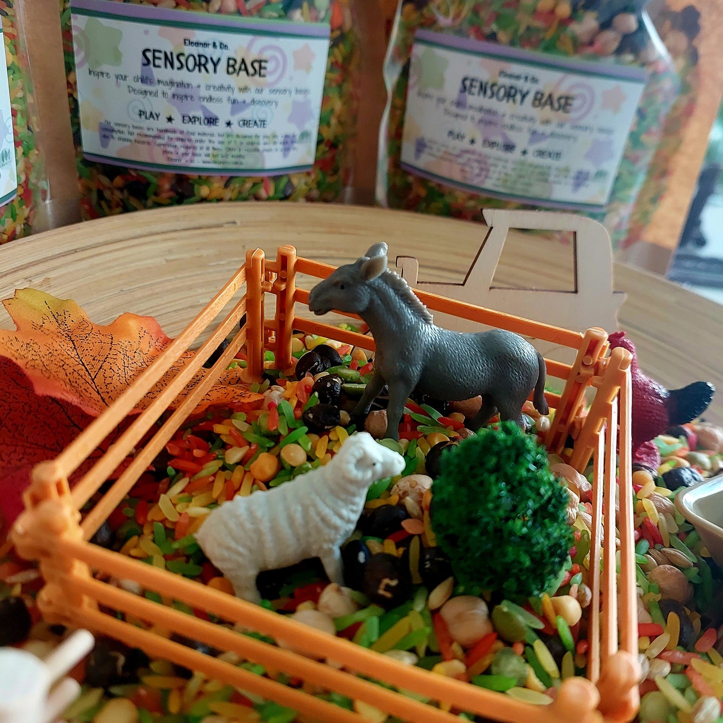 Pour & Explore Kit - Farmyard