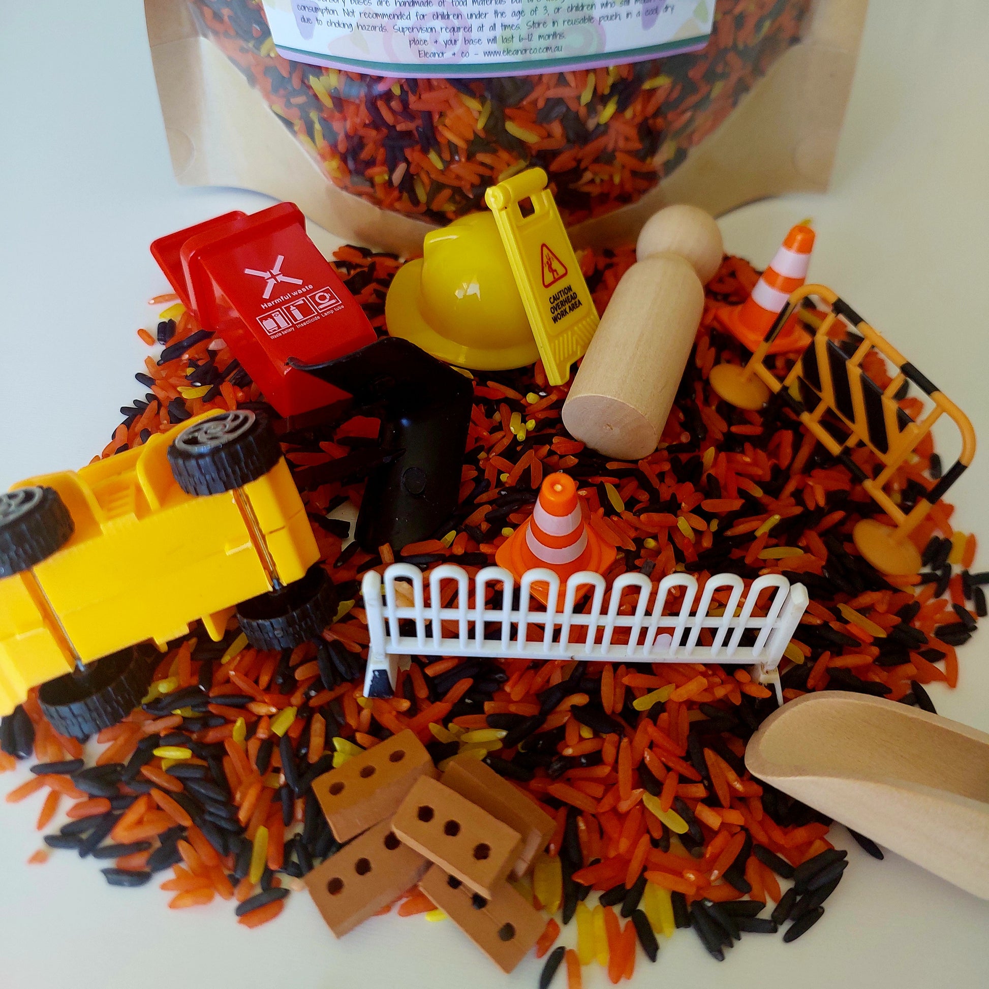 Pour & Explore kit Construction